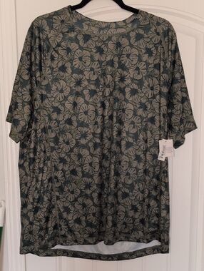 Amazon Essentials Men's Short-Sleeve Floral Tee in Green and Tan